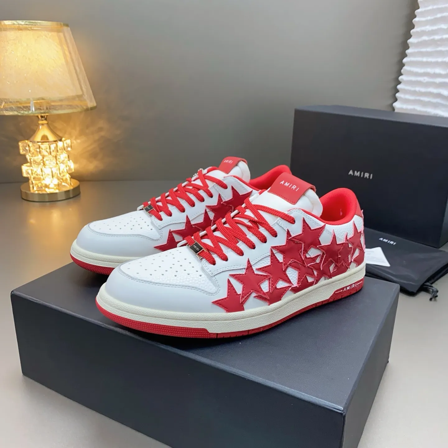 p620🐮🐮AMIRI 💧🌳Couple model💎 The latest The Pacific series Couple model Bone Star Casual sneakers Skateboard shoes ✔️ AMIRI's Pacific shoes are a sneaker that combines luxury and street style. Many celebrities and Internet celebrities have the same style. Its design and workmanship are very elegant. Made of high-grade cow leather, soft to the touch and highly durable 💘💍Fabric: Original customized imported first-layer cowhide 💘💍Inner lining: Original customized breathable mesh lining 💘💍Feet: Original injection molded one-piece, comfortable and wear-resistant without tiring the feet 💘💍Outsole: Original 1:1 molded three-color sole Original outsole 💘💍Sole thickness: 3CM 💘💍Size: Female 35-40 Male 39-46 💘💍price; top version 💦Special remarks Remark: (Female size 34 40. Men’s size 38 45 46 is customized and cannot be returned or exchanged) Please note when placing an order! Thank you🤝🤝
